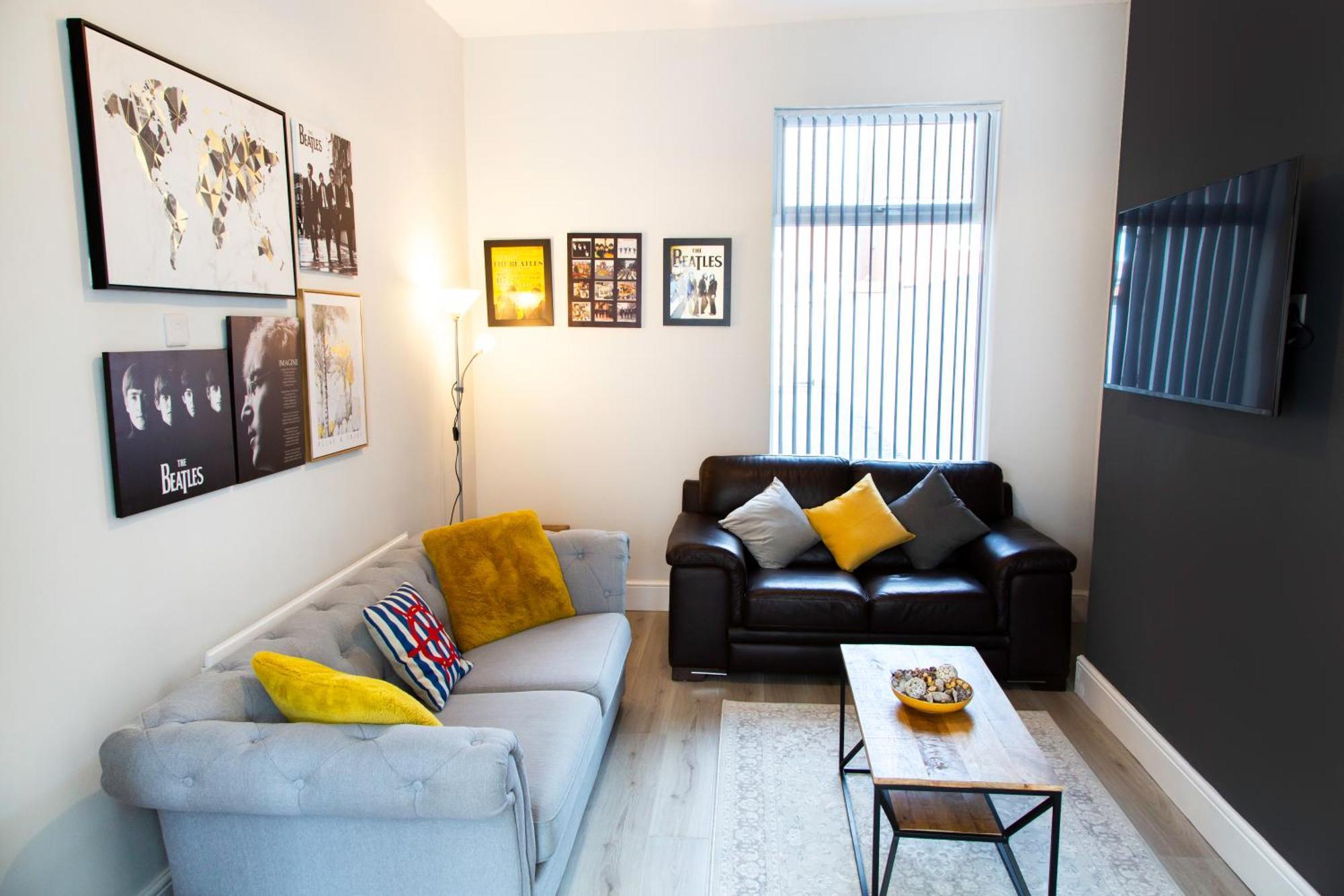 4 Bedrooms Spacious House With 2 Bathrooms Free Parking - Sleeps Up To 10 Guests Liverpool Exterior foto