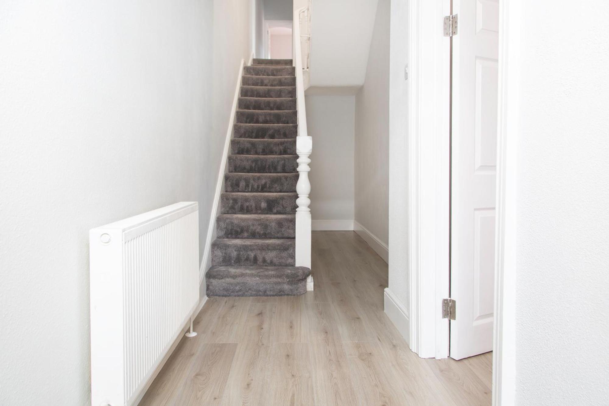 4 Bedrooms Spacious House With 2 Bathrooms Free Parking - Sleeps Up To 10 Guests Liverpool Exterior foto