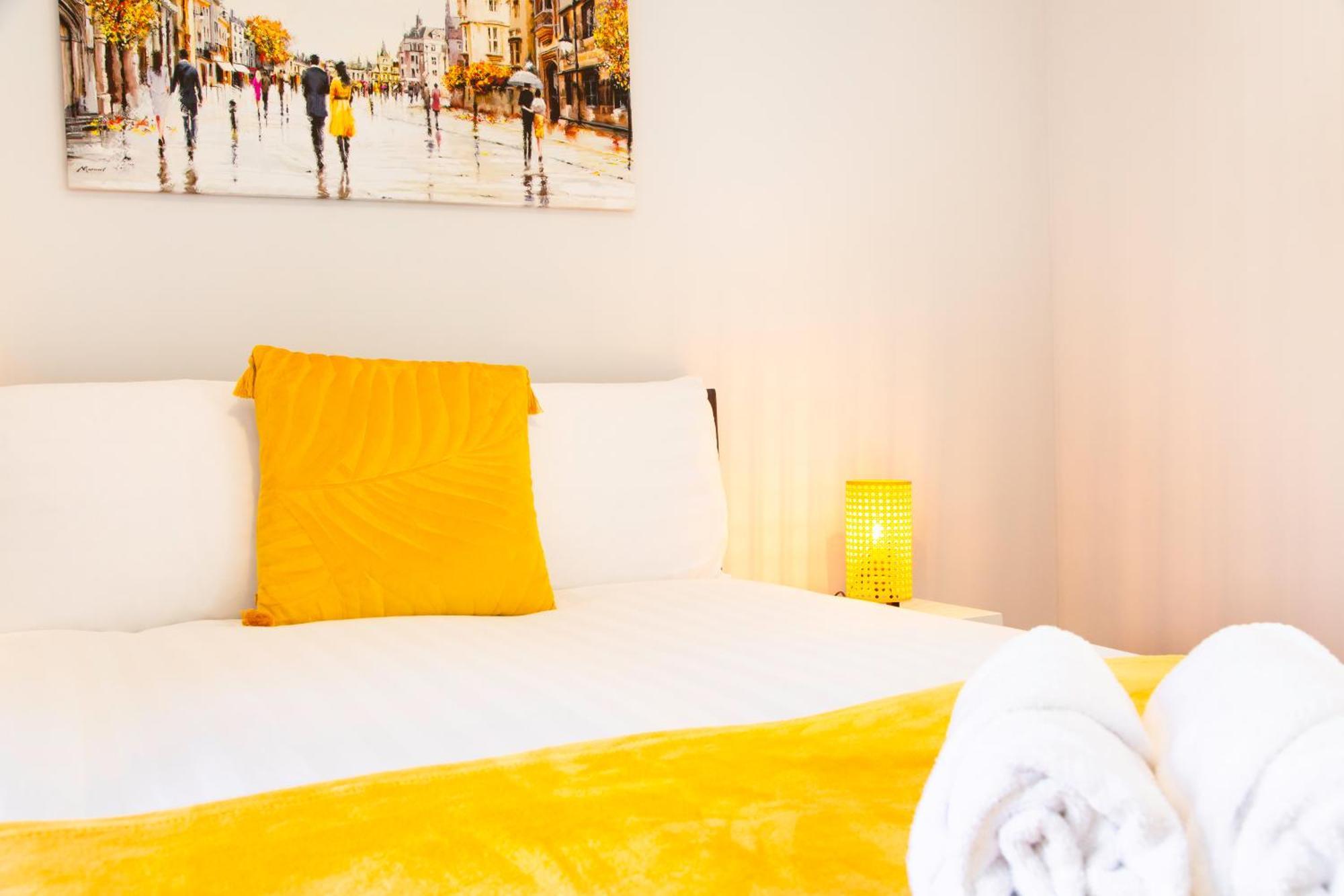 4 Bedrooms Spacious House With 2 Bathrooms Free Parking - Sleeps Up To 10 Guests Liverpool Exterior foto